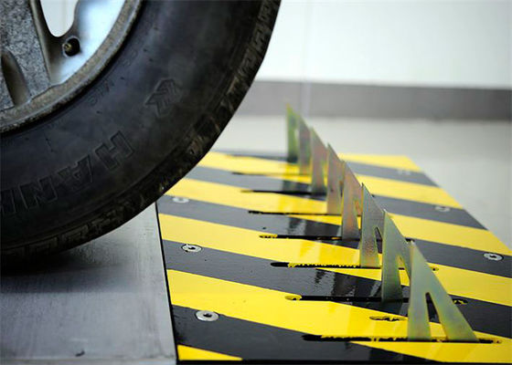 সড়ক নিরাপত্তা 304 স্টেইনলেস স্টীল স্পাইক 40T ওজন ক্ষমতা এবং 2s উত্তোলন সময় সঙ্গে দ্বি-মুখী টায়ার হত্যাকারী