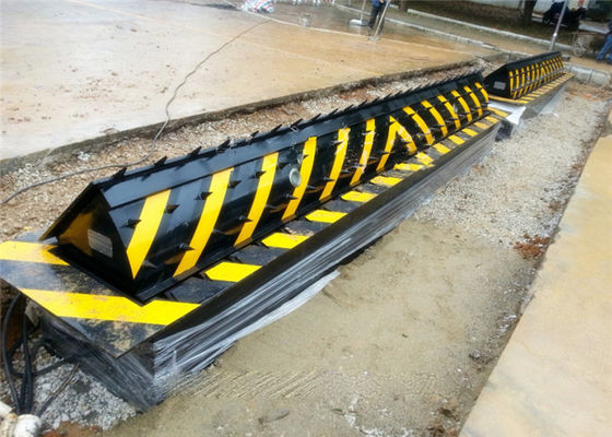 70T অক্ষ লোডিং পিএলসি কন্ট্রোল এবং রিমোট অপারেশন সহ যানবাহন নিয়ন্ত্রণ স্বয়ংক্রিয় উত্থান ইলেক্ট্রো হাইড্রোলিক রোড ব্লকার